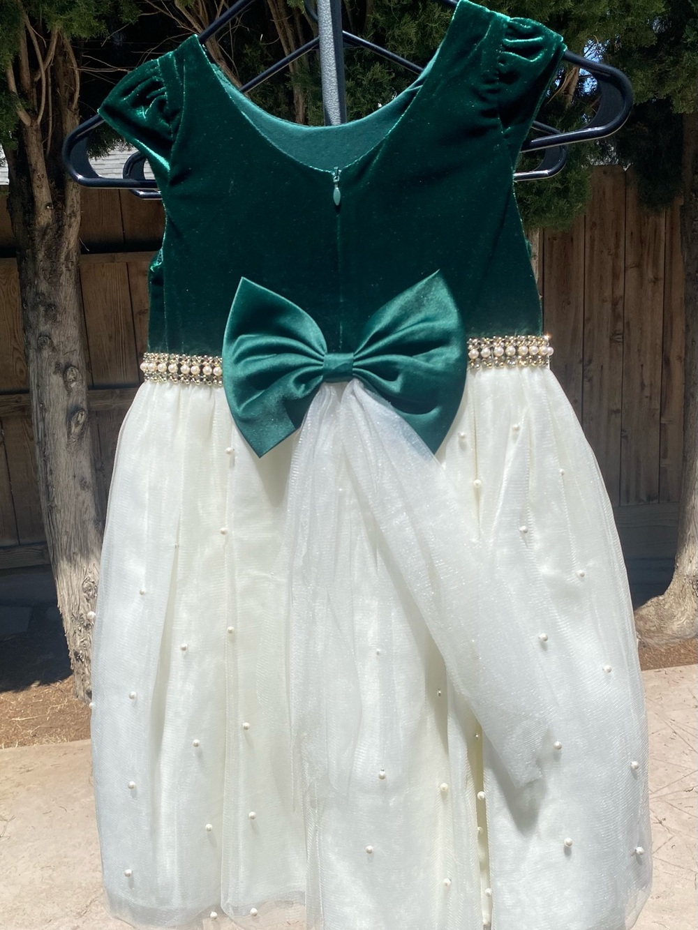 Beautiful Girl’s  Dress , Size 6/7   Ready for a Party, Emerald green and pearl